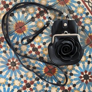 Black Faux Leather Rose Clutch Bag I phone case. Fits 16. New no tags. 🇪🇸 Spain